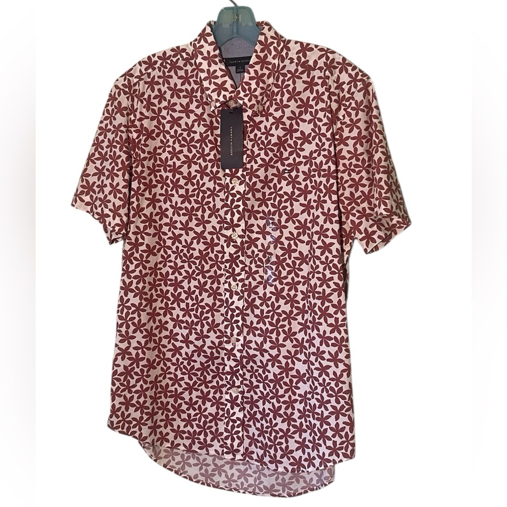 NWT- Tommy Hilfiger floral short sleeve shirt. Size medium - Picture 5 of 11